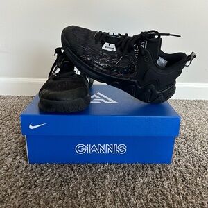 Nike Giannis Immortality 2 basketball sneakers- youth (big kids) size 6.5